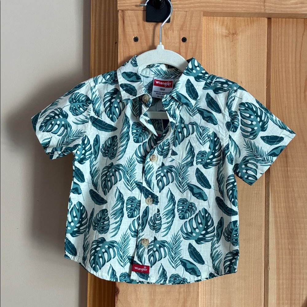 3 for $15🚨 NWT Wrangler Toddler Button Down Leaf Pattern Short Sleeve Shirt